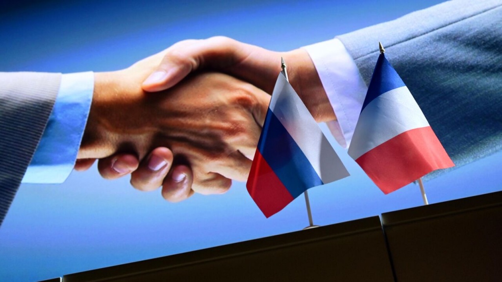 Особенности осуществления процедуры грузоперевозок из Франции в Россию